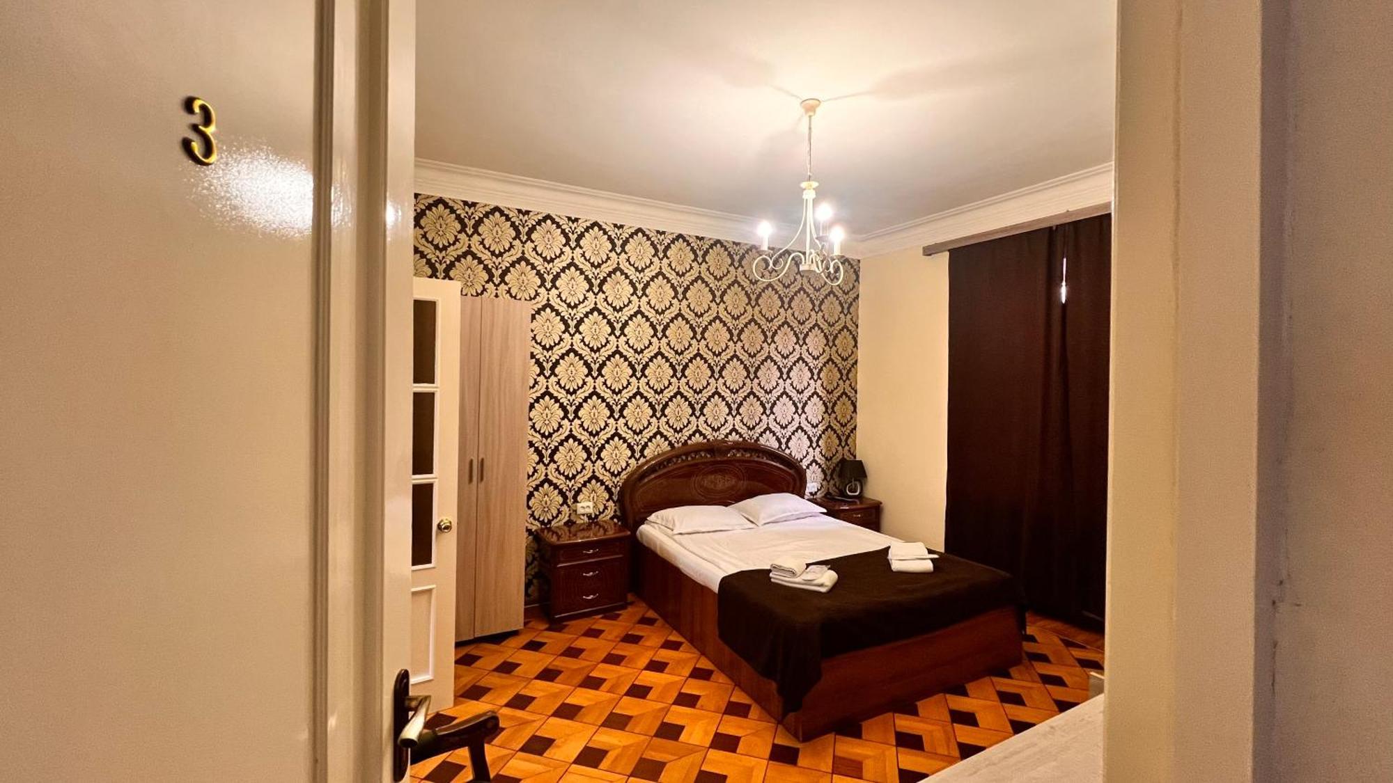 Elross Hotel Erevan Esterno foto